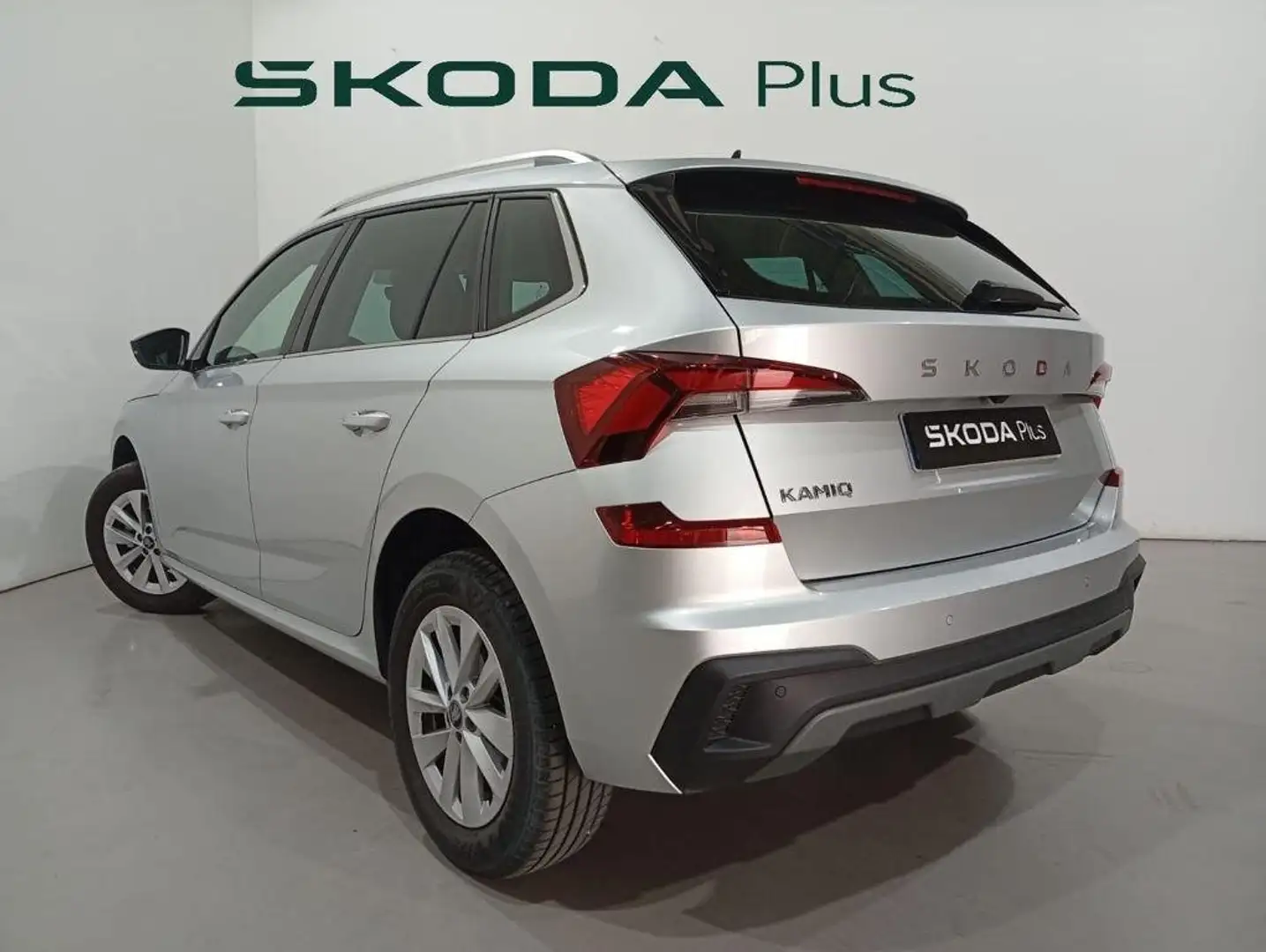 Skoda Kamiq 1.0 TSI Selection 85kW Gris - 2