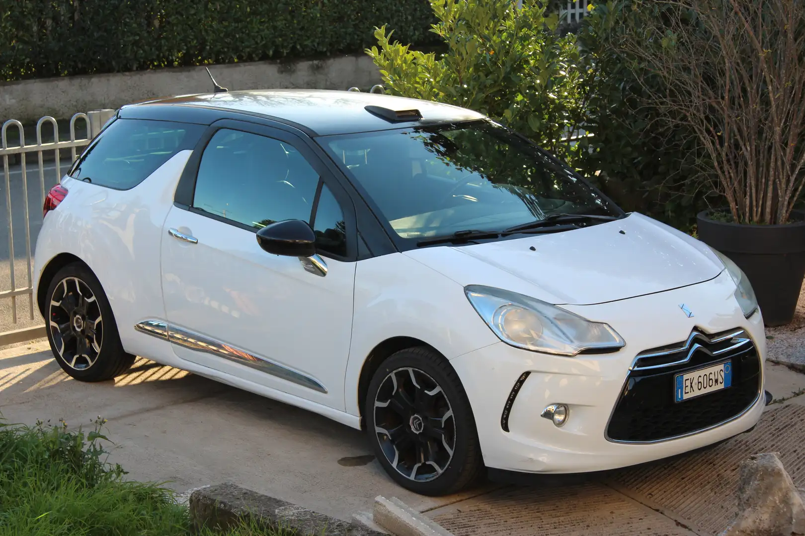 Citroen DS3 DS3 1.4 hdi Just Black 70cv Bianco - 1