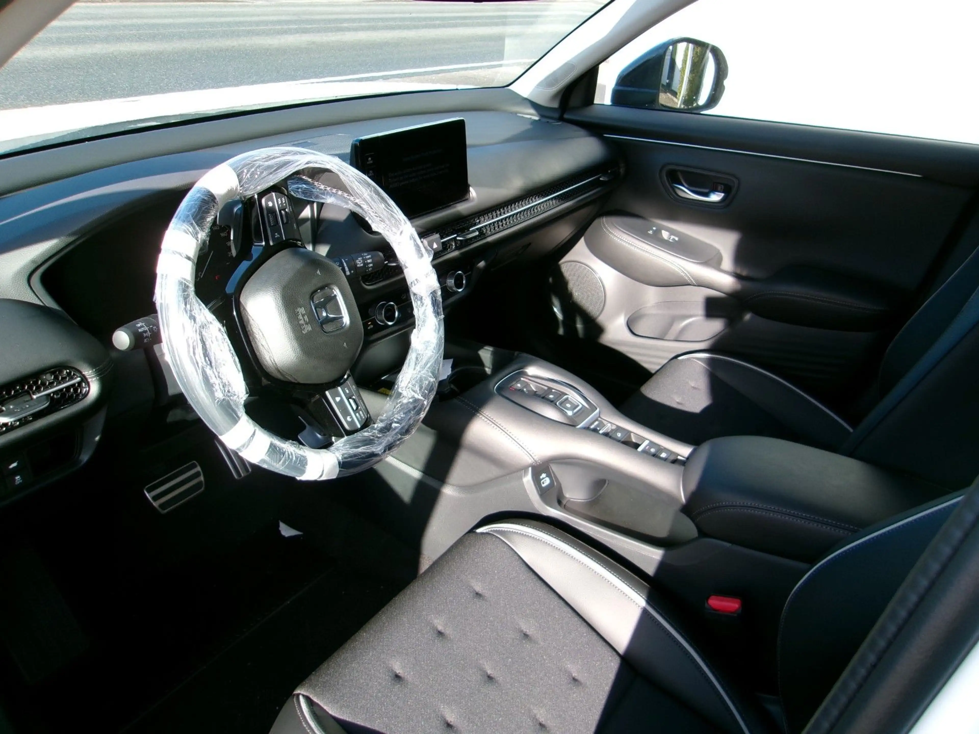 Honda ZR-V e:HEV Sport — photo 8