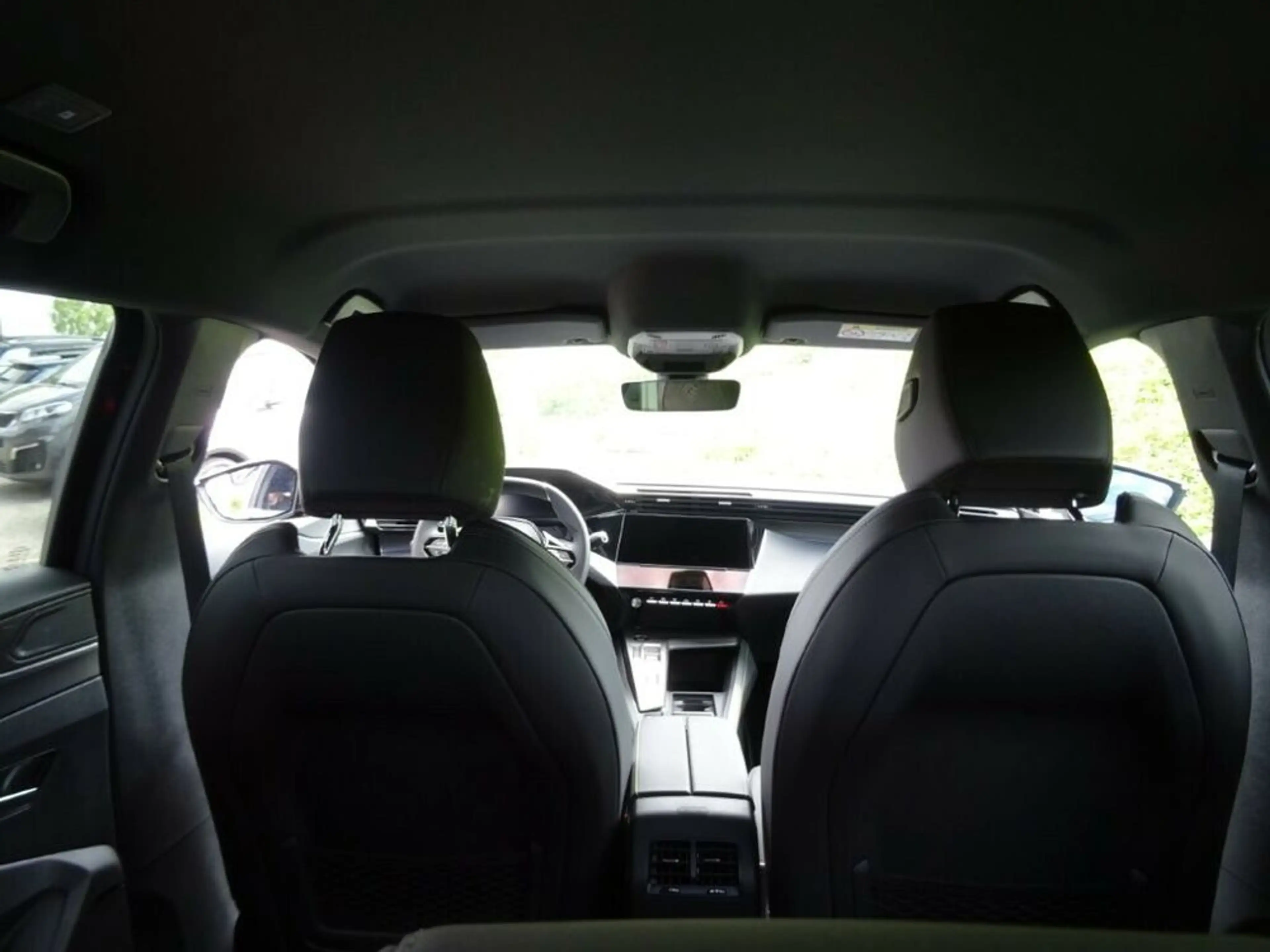Peugeot 408 Hybrid 145 GT Exclusive — photo 9