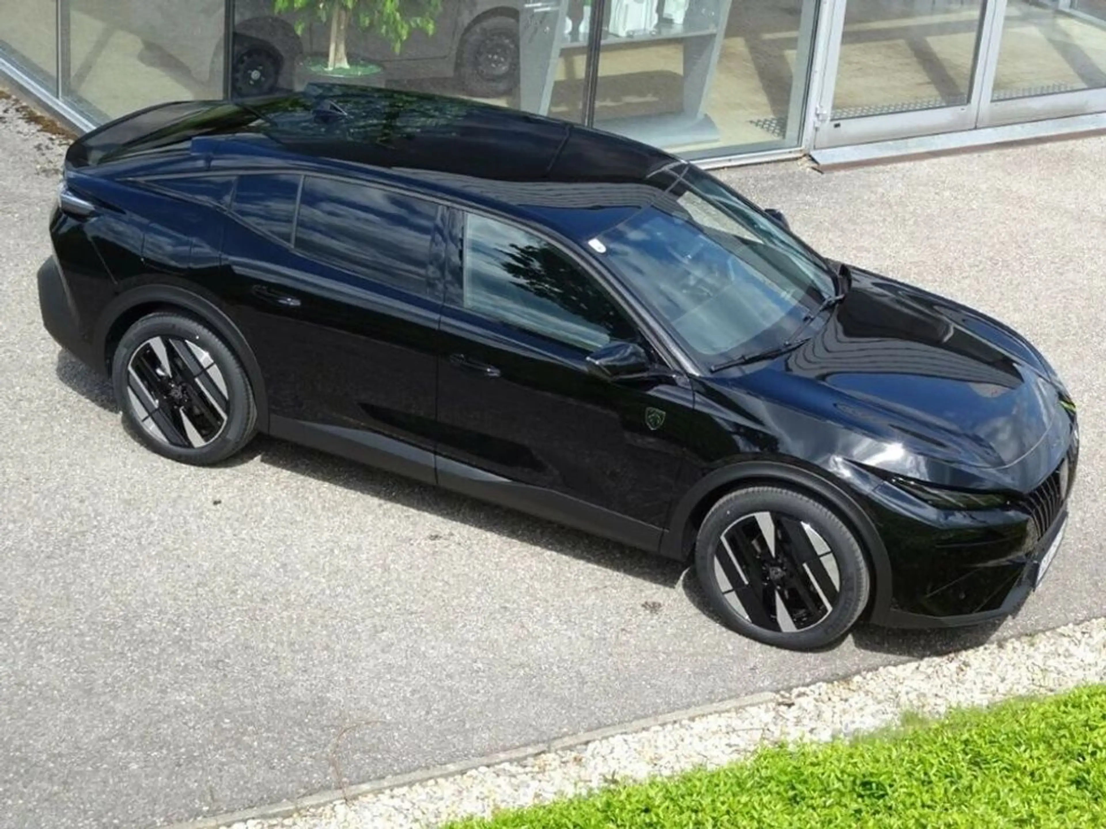 Peugeot 408 Hybrid 145 GT Exclusive — photo 4