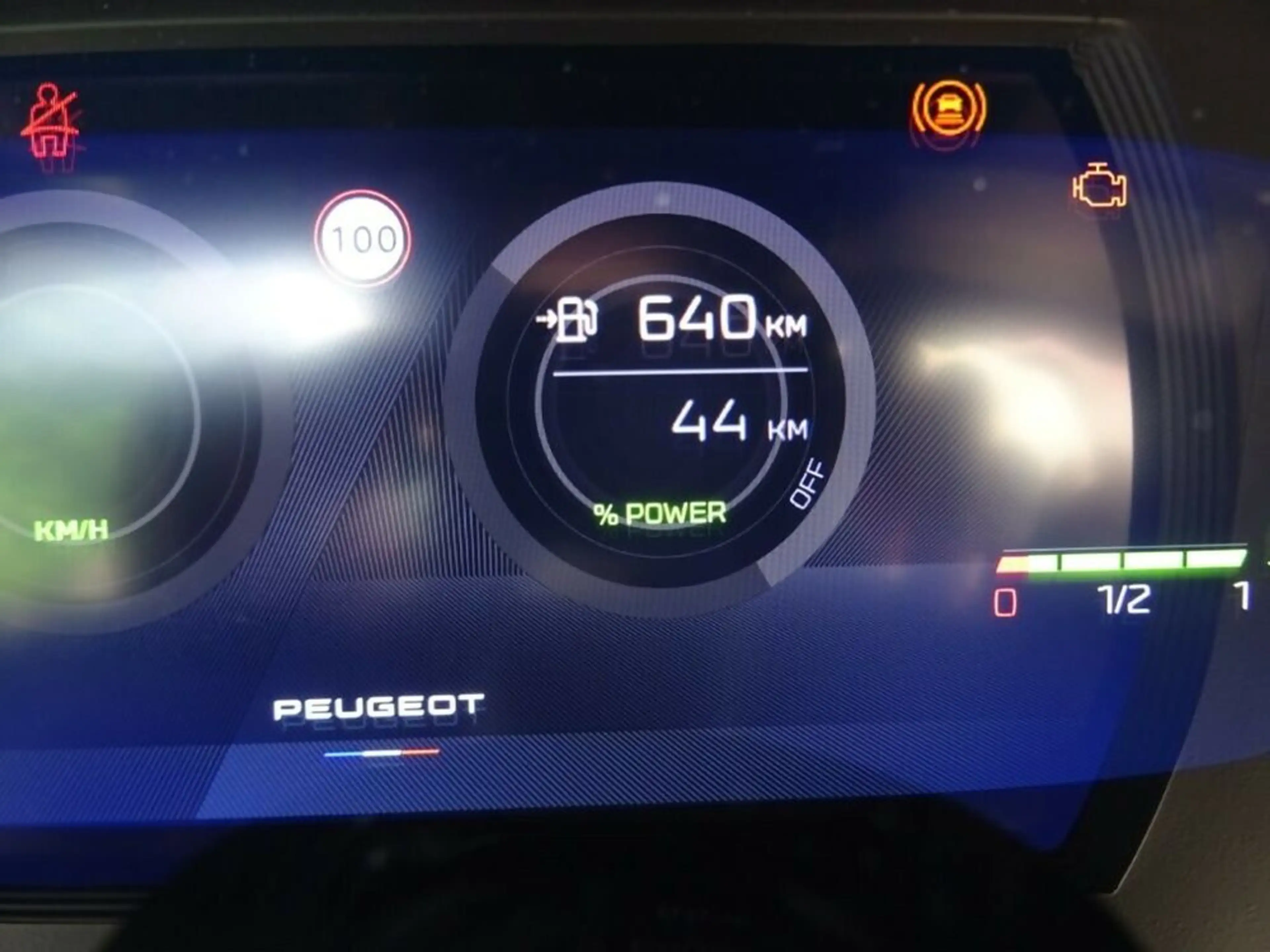 Peugeot 408 Hybrid 145 GT Exclusive — photo 15