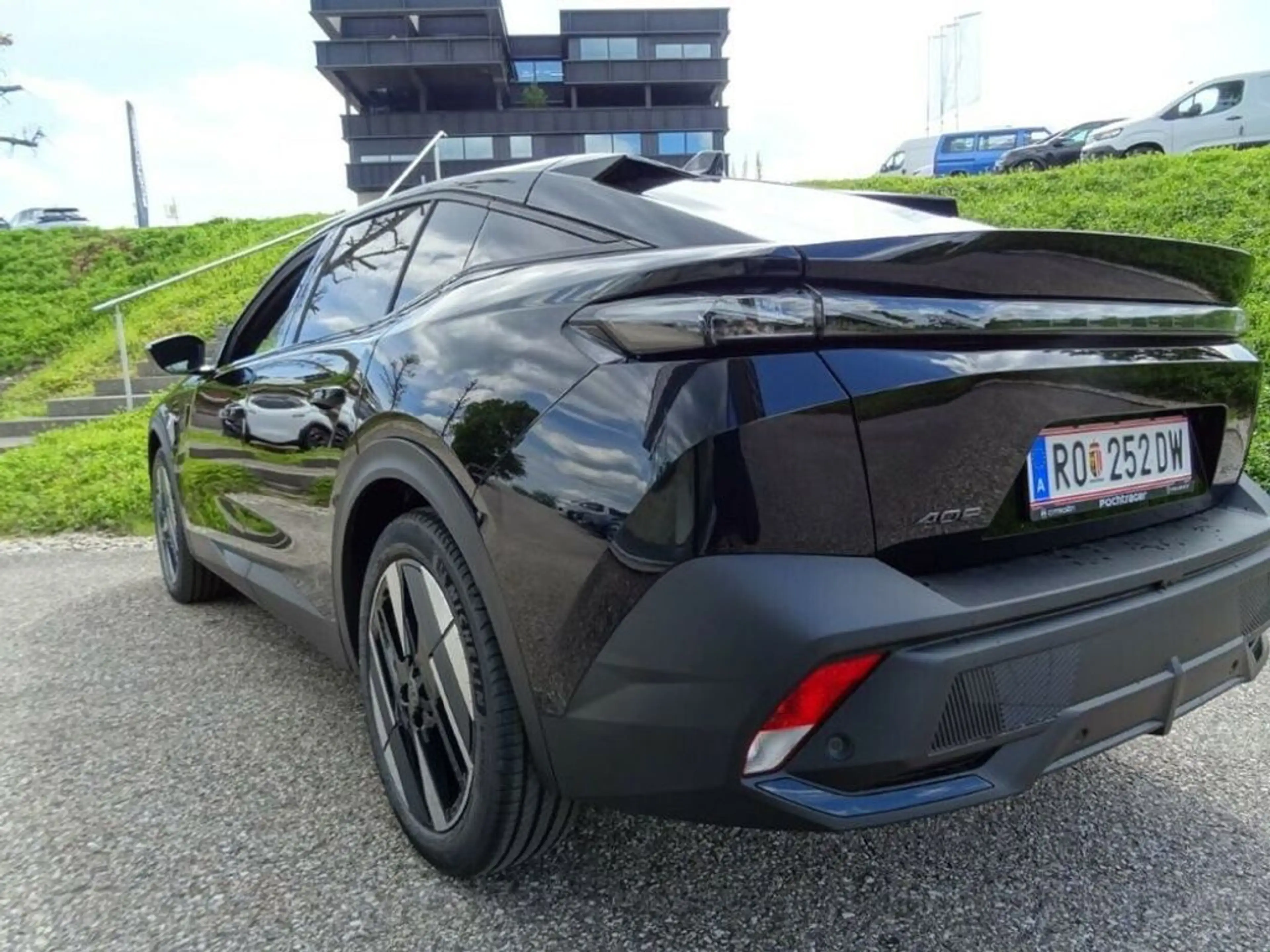 Peugeot 408 Hybrid 145 GT Exclusive — photo 2