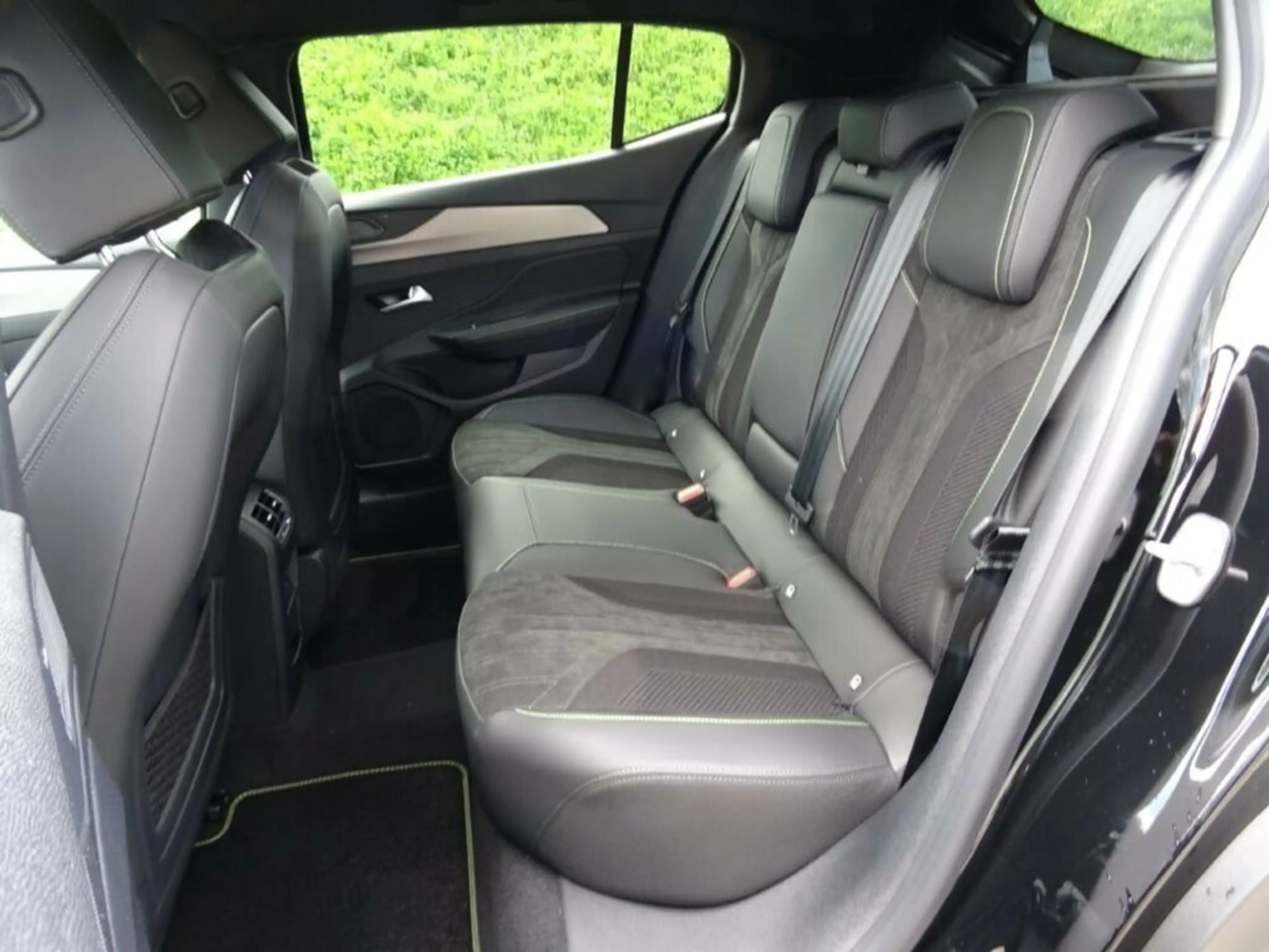 Peugeot 408 Hybrid 145 GT Exclusive — photo 10