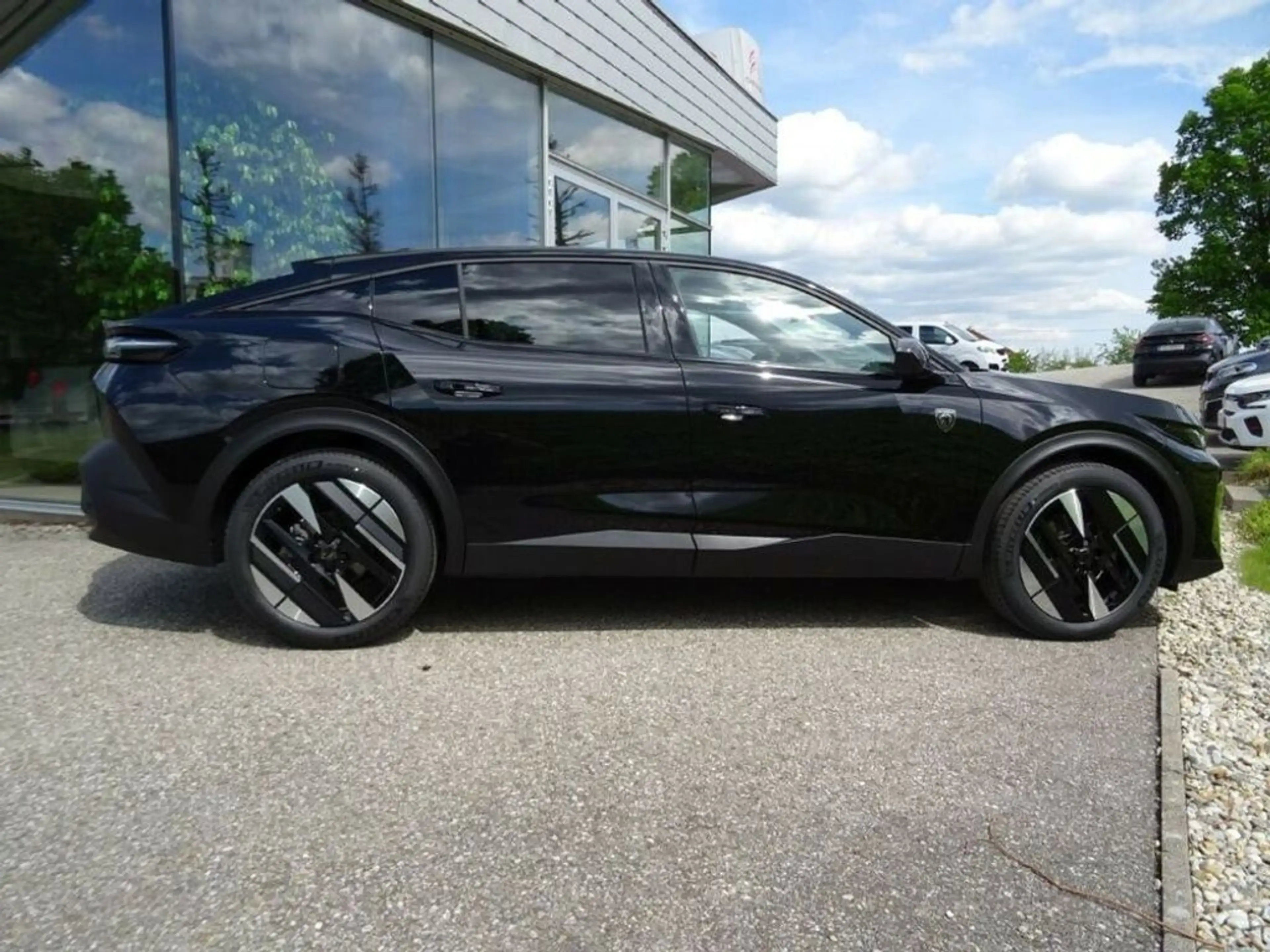 Peugeot 408 Hybrid 145 GT Exclusive — photo 3