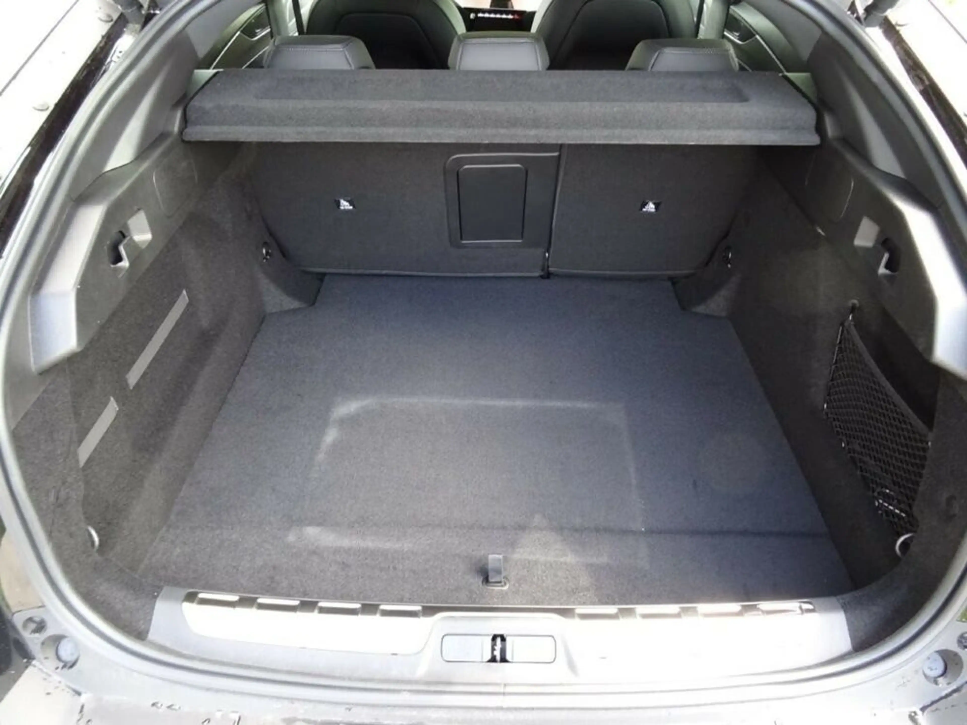 Peugeot 408 Hybrid 145 GT Exclusive — photo 7