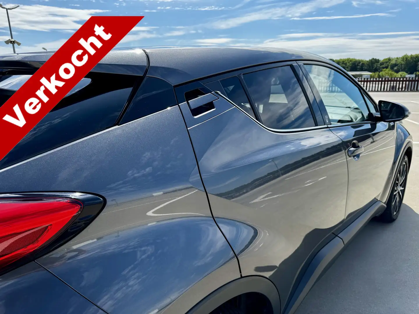 Toyota C-HR 1.8 Team-D Hybrid Dynamic | Bi-Tone | Navi | Bleu- Grijs - 1