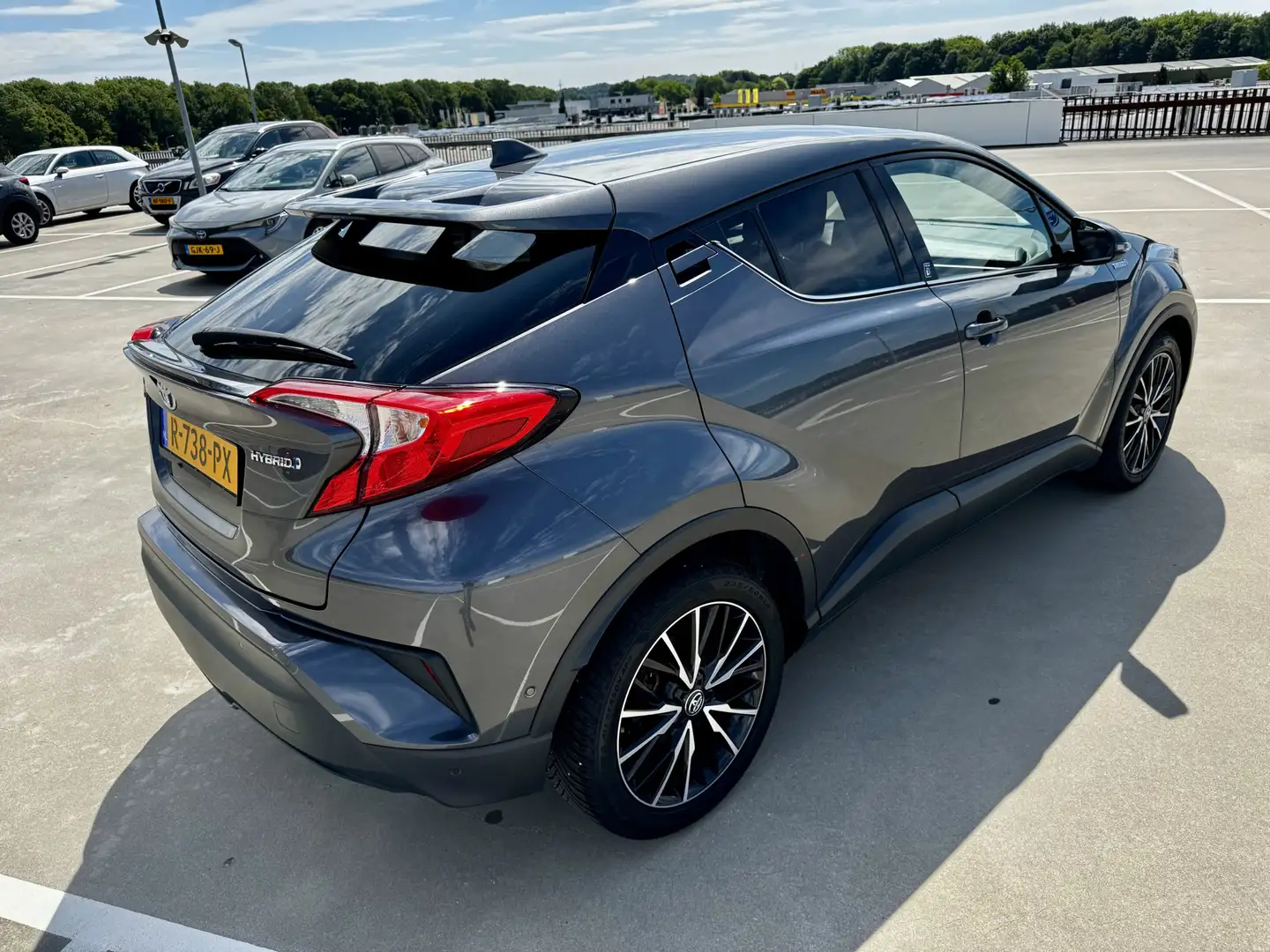 Toyota C-HR 1.8 Team-D Hybrid Dynamic | Bi-Tone | Navi | Bleu- Grijs - 2