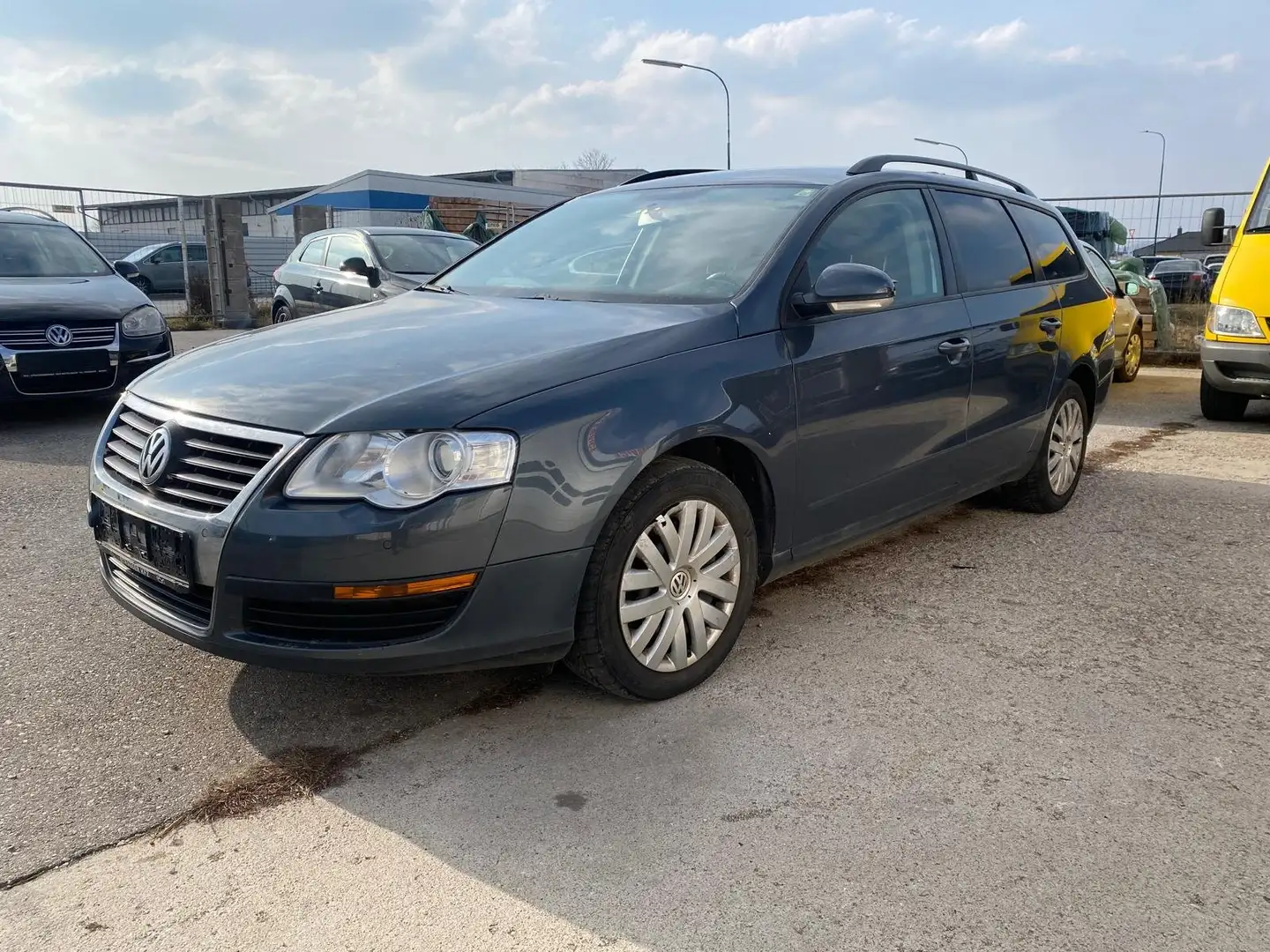 Volkswagen Passat Variant Comfortline 1,9 TDI DPF * Turboschaden * Gris - 1