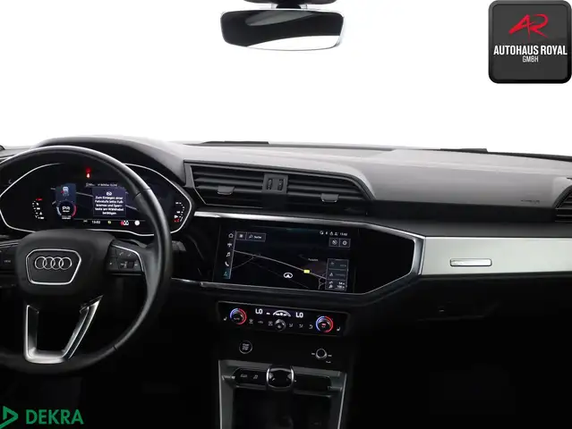 Audi Q3 view 9