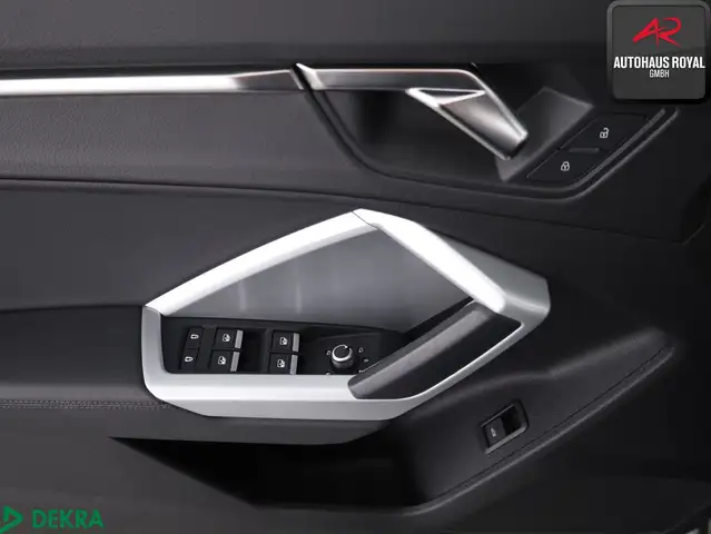 Audi Q3 view 15