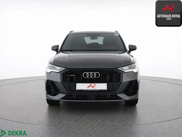Audi Q3 view 8