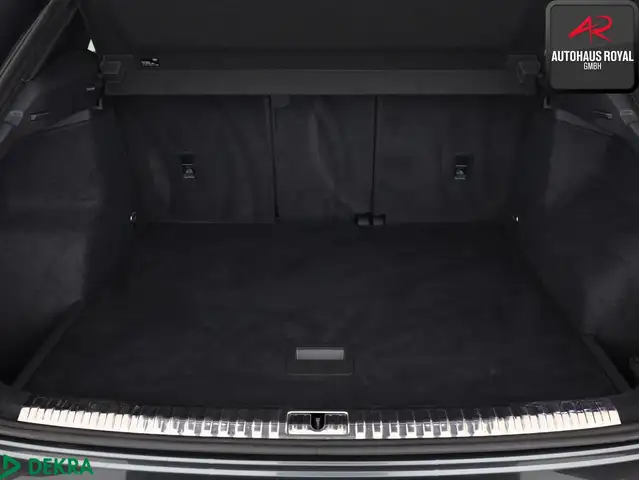 Audi Q3 view 14