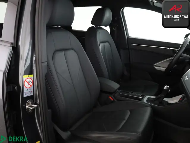 Audi Q3 view 11
