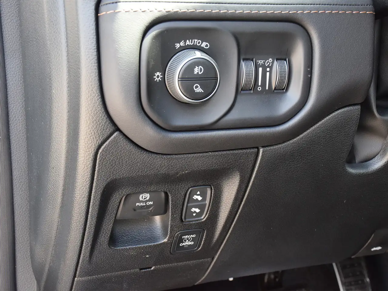 RAM 1500 снимка RAM 1500