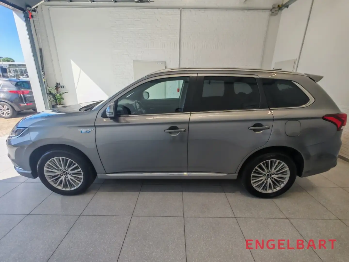 Mitsubishi Outlander PHEV Intro Edition 4WD 2.4 Standheizung Grau - 2