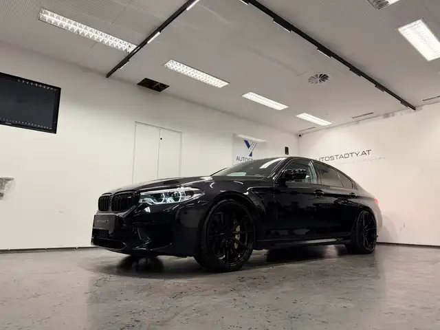 BMW M5 view 4
