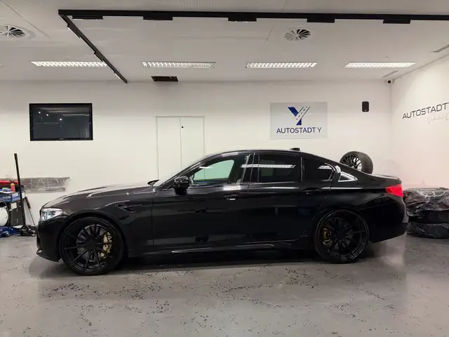 BMW M5 view 10