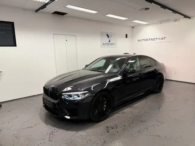 BMW M5 view 3