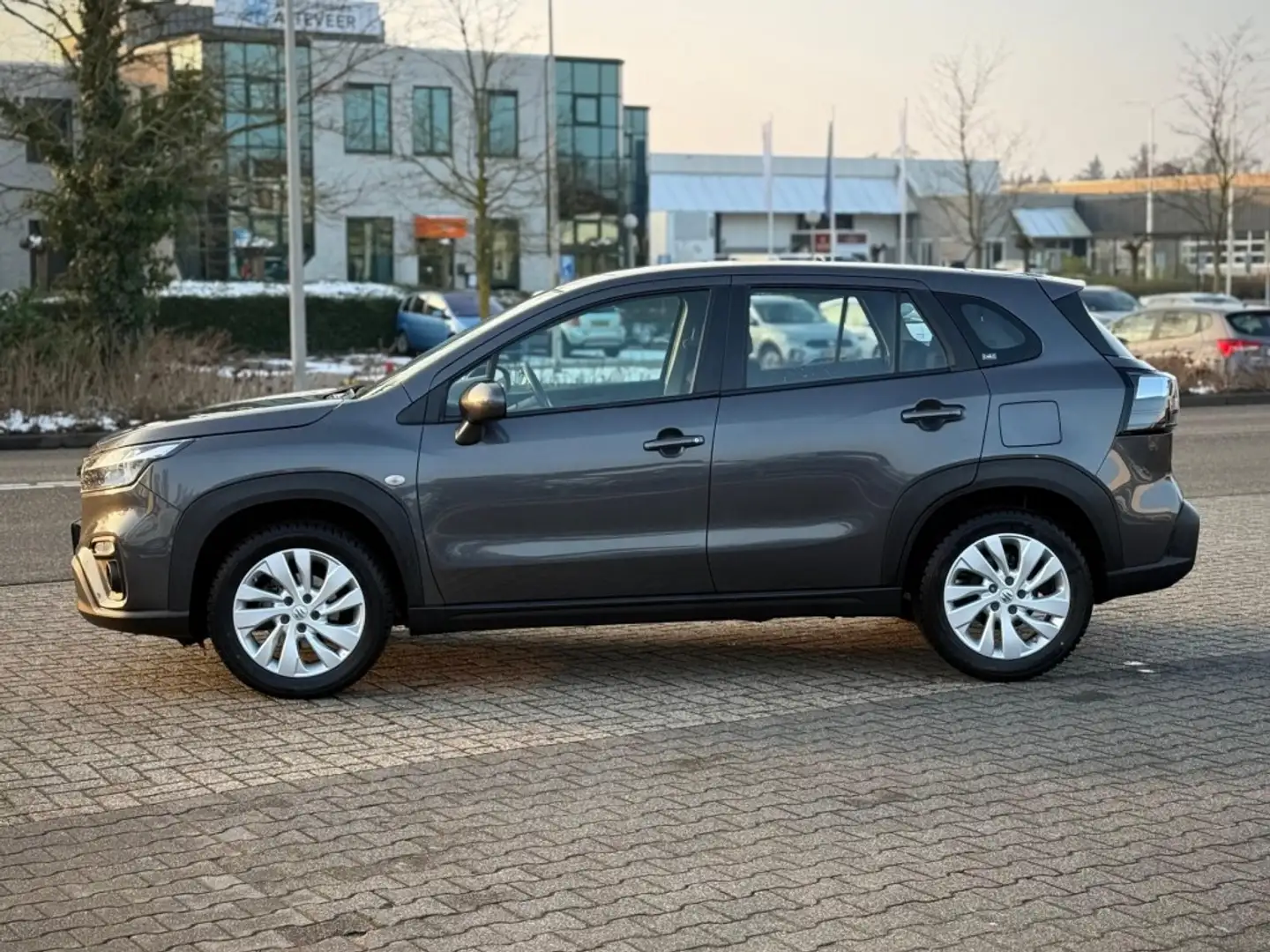 Suzuki SX4 S-Cross 1.4 COMFORT SMART HYBRID CAMERA LM Grau - 2