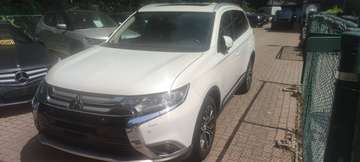 Outlander 2.2 DI-D 4WD Diamond Edition