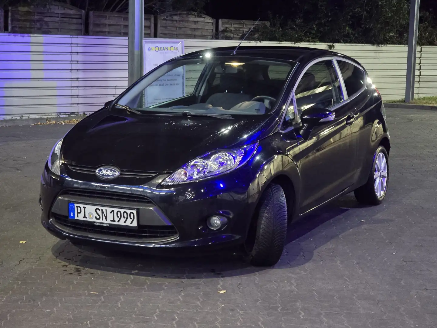 Ford Fiesta 1.25 Ambiente Schwarz - 1