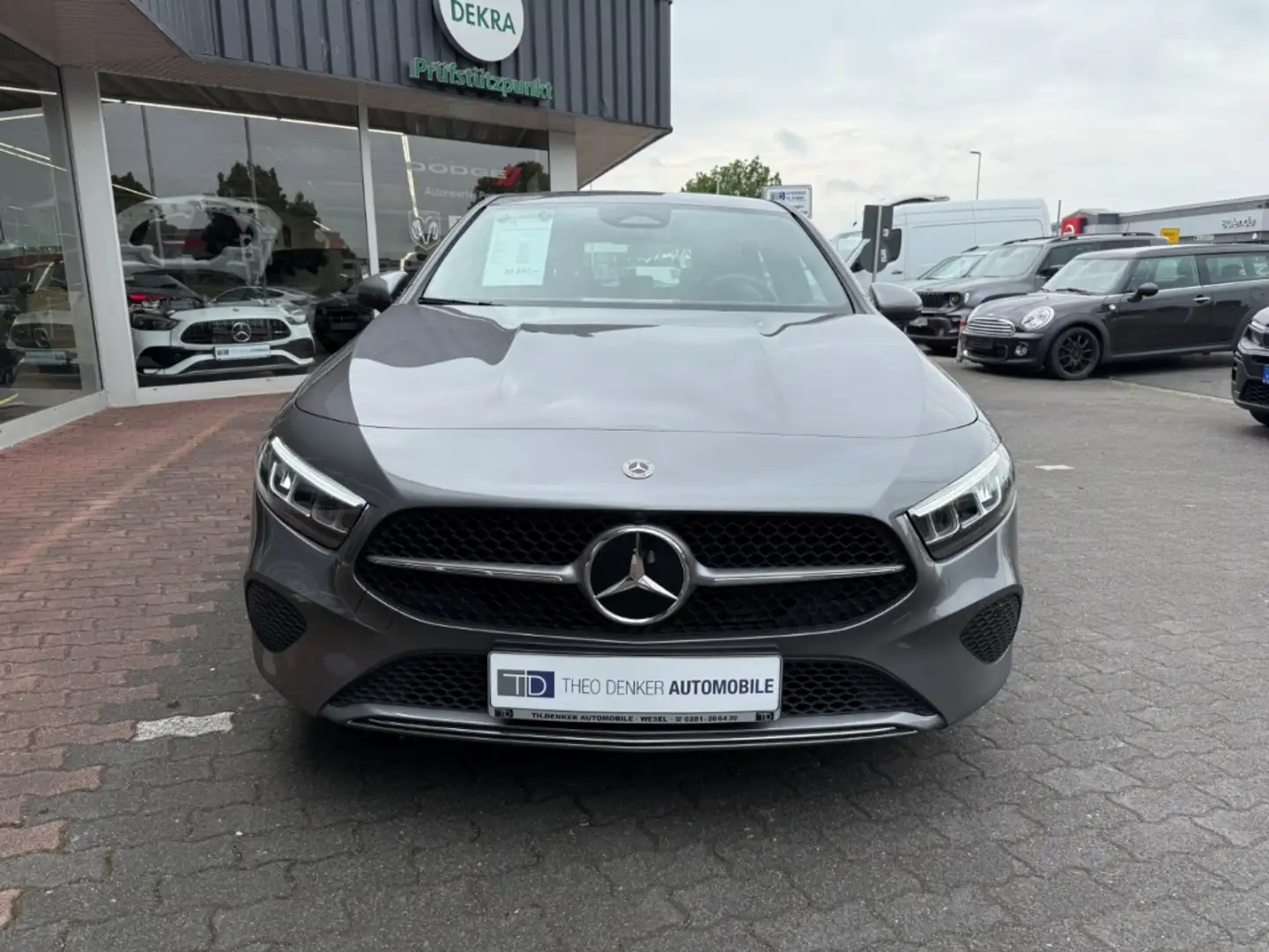 Mercedes-Benz A 200 d, Progressive Line Advanced, Kamera, LED Grau - 2