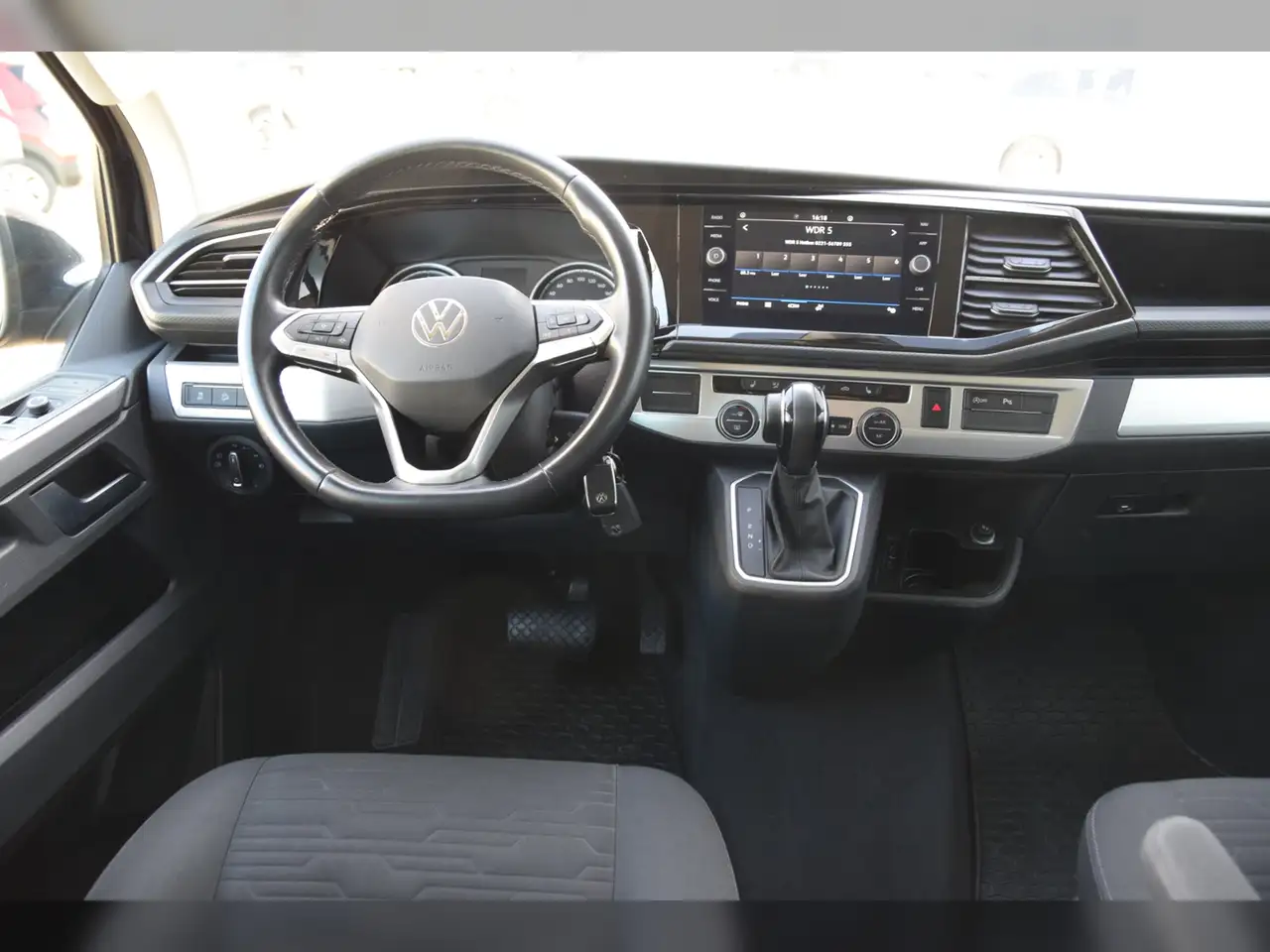 Volkswagen T6.1 Multivan TDI 4Motion Comfortline 8