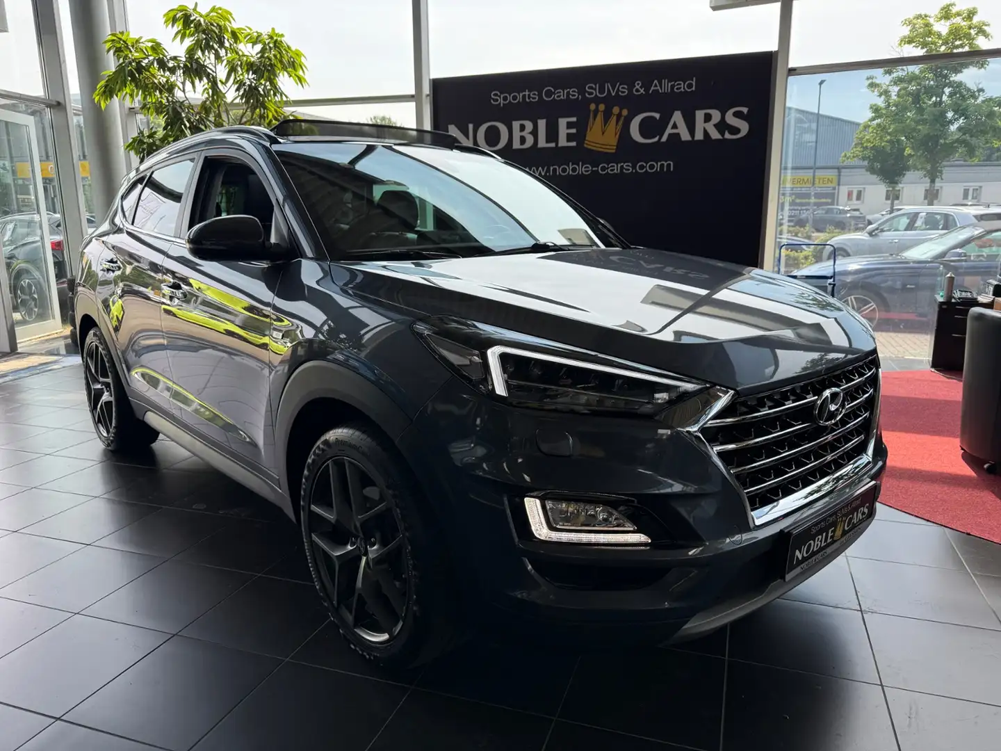 Hyundai TUCSON Premium 4WD PANO AHK LED LEDER Grijs - 1