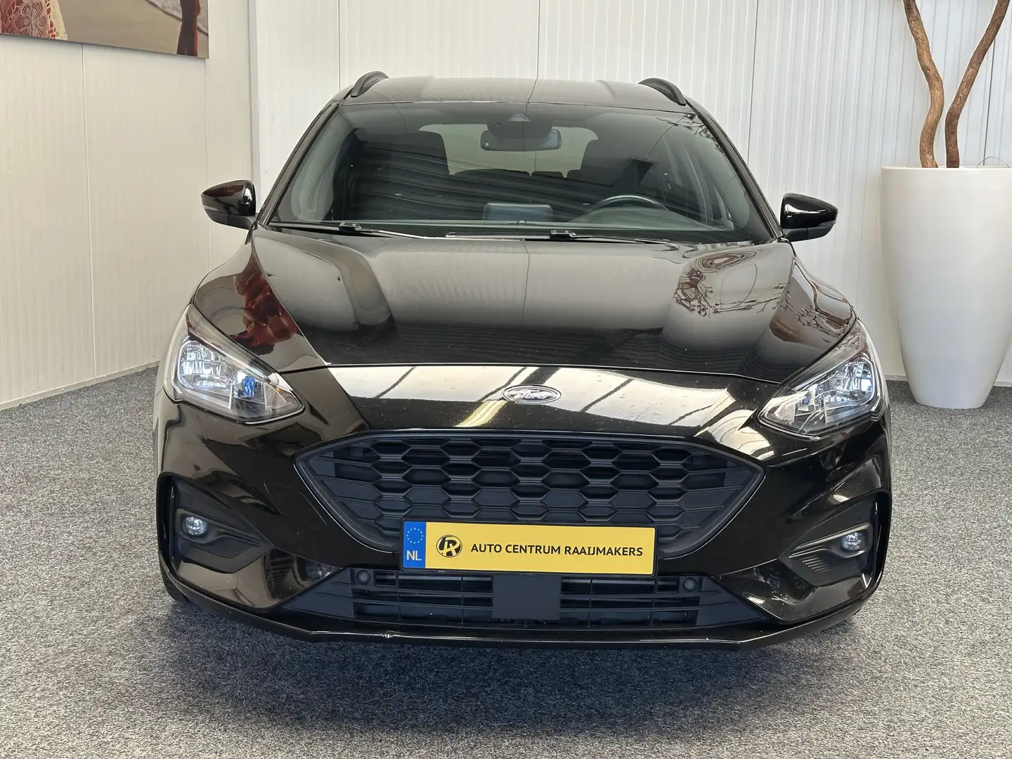 Ford Focus WAGON 1.0 ECOBOOST ST LINE BUSINESS NAVIGATIE CRUI Zwart - 2
