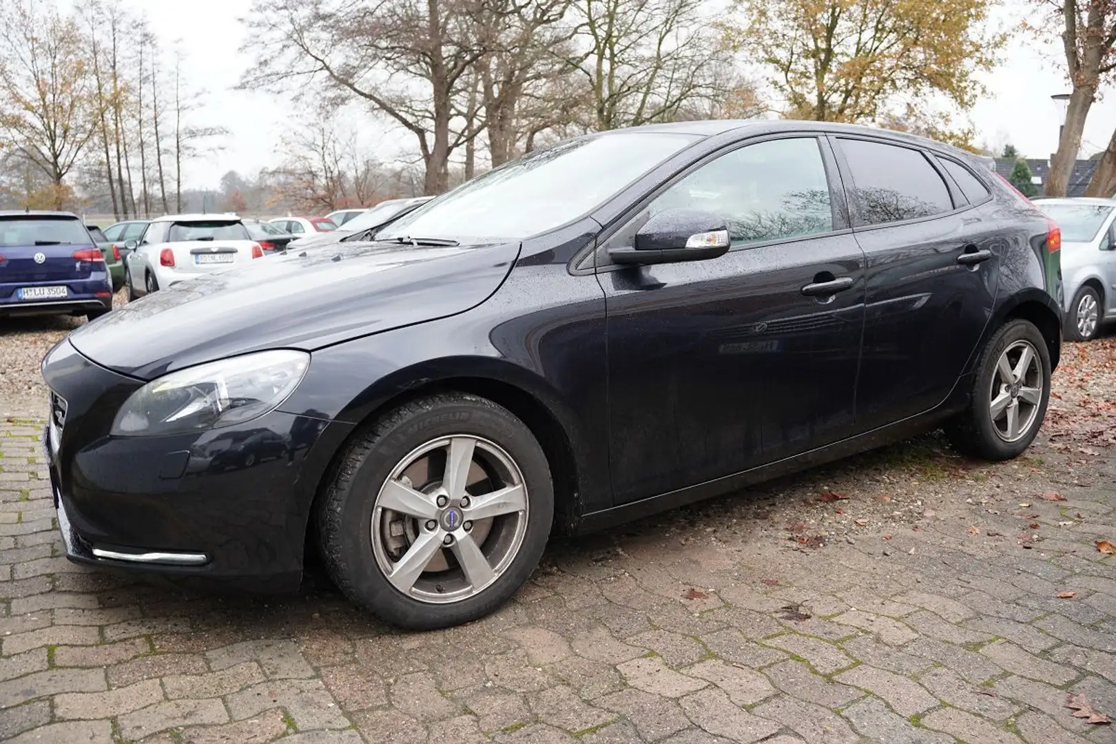 Volvo V40 Automatik-Navigation-PDC-Tempomat Schwarz - 1