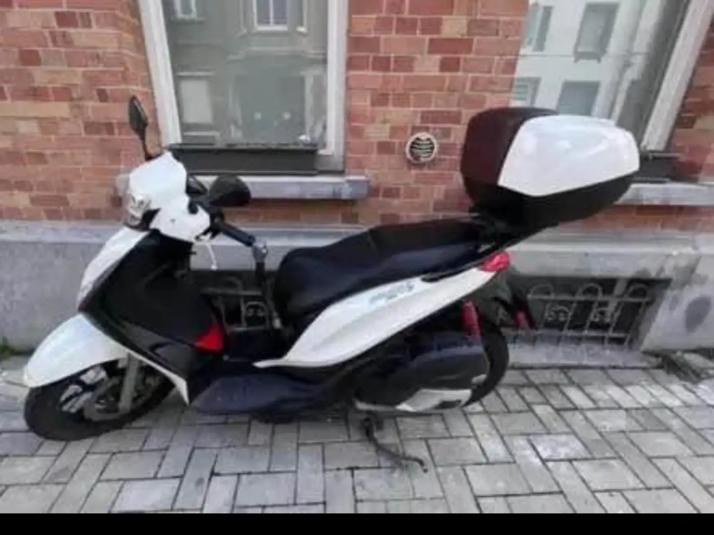 Piaggio Medley 125 bijela - 1