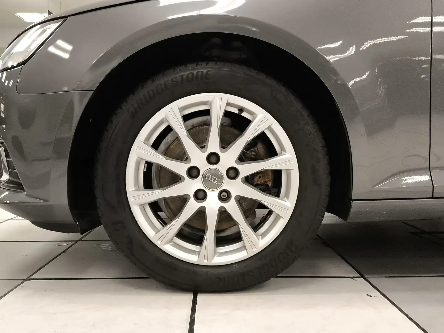 Audi A4 Avant 2.0TDI Design ed. S-T 110kW Gris - 2