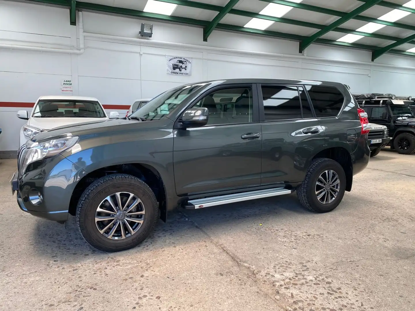 Toyota Land Cruiser D-4D GX Green - 1