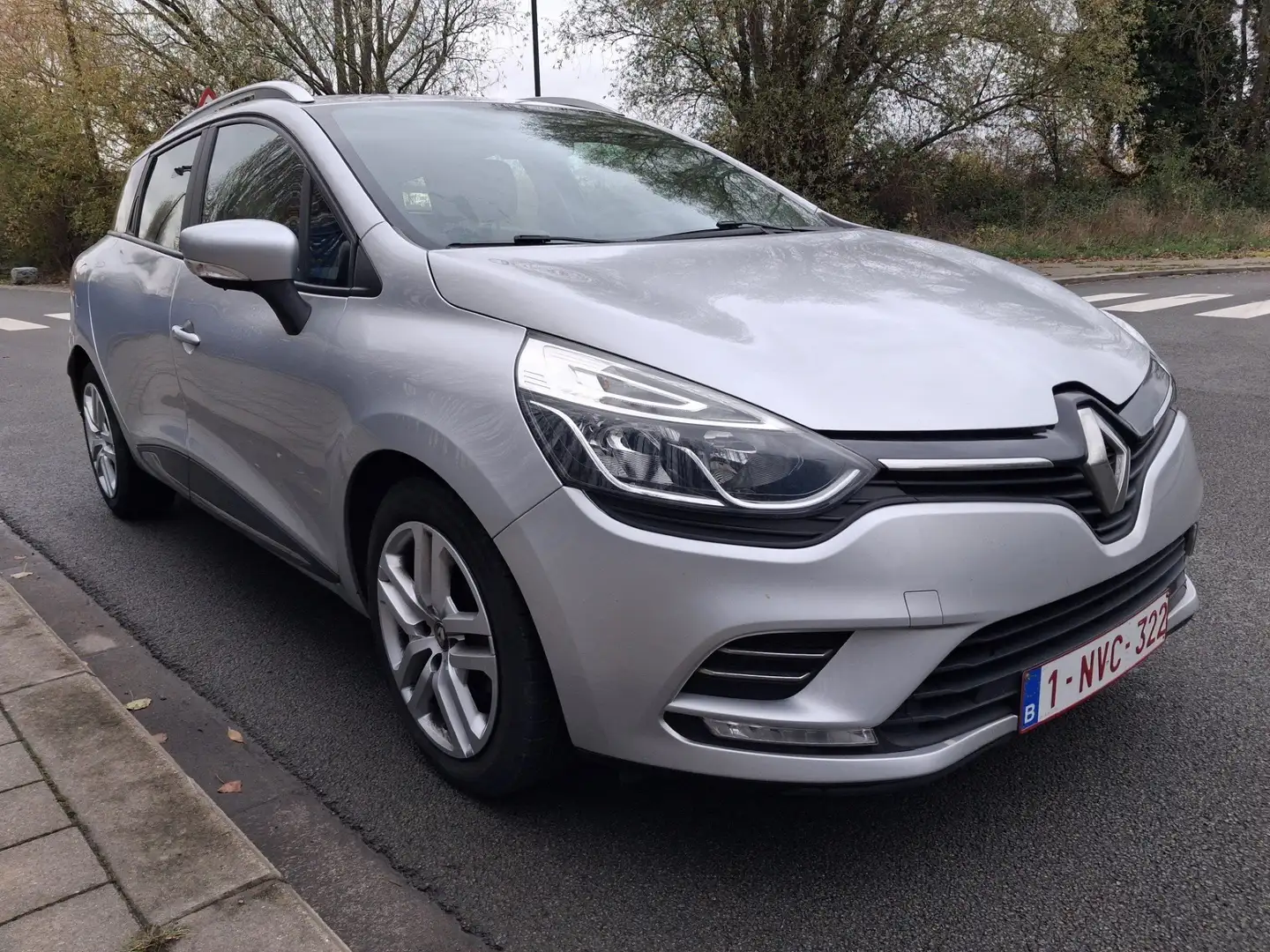 Renault Clio Clio 0.9 TCe Energy Zen CLIM // 95000KM!!! Grau - 2
