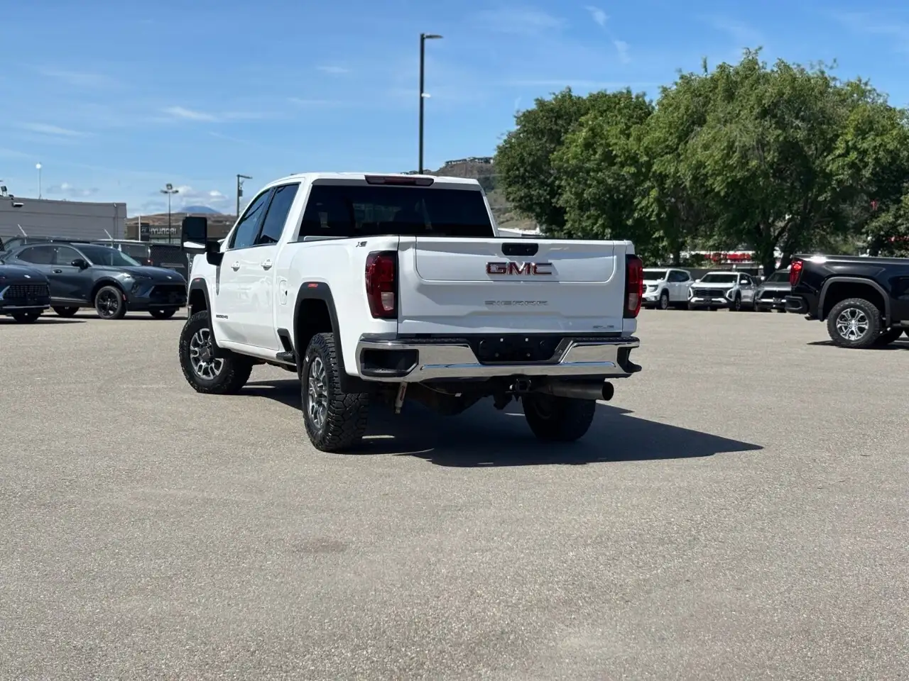 GMC Sierra 3500HD снимка GMC Sierra 3500HD