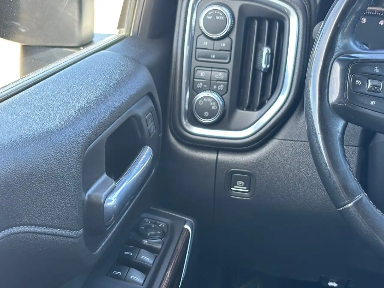 GMC Sierra 3500HD снимка GMC Sierra 3500HD
