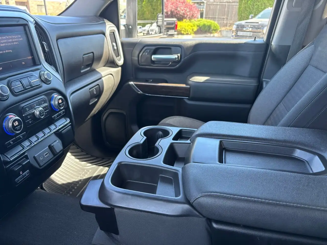 GMC Sierra 3500HD снимка GMC Sierra 3500HD