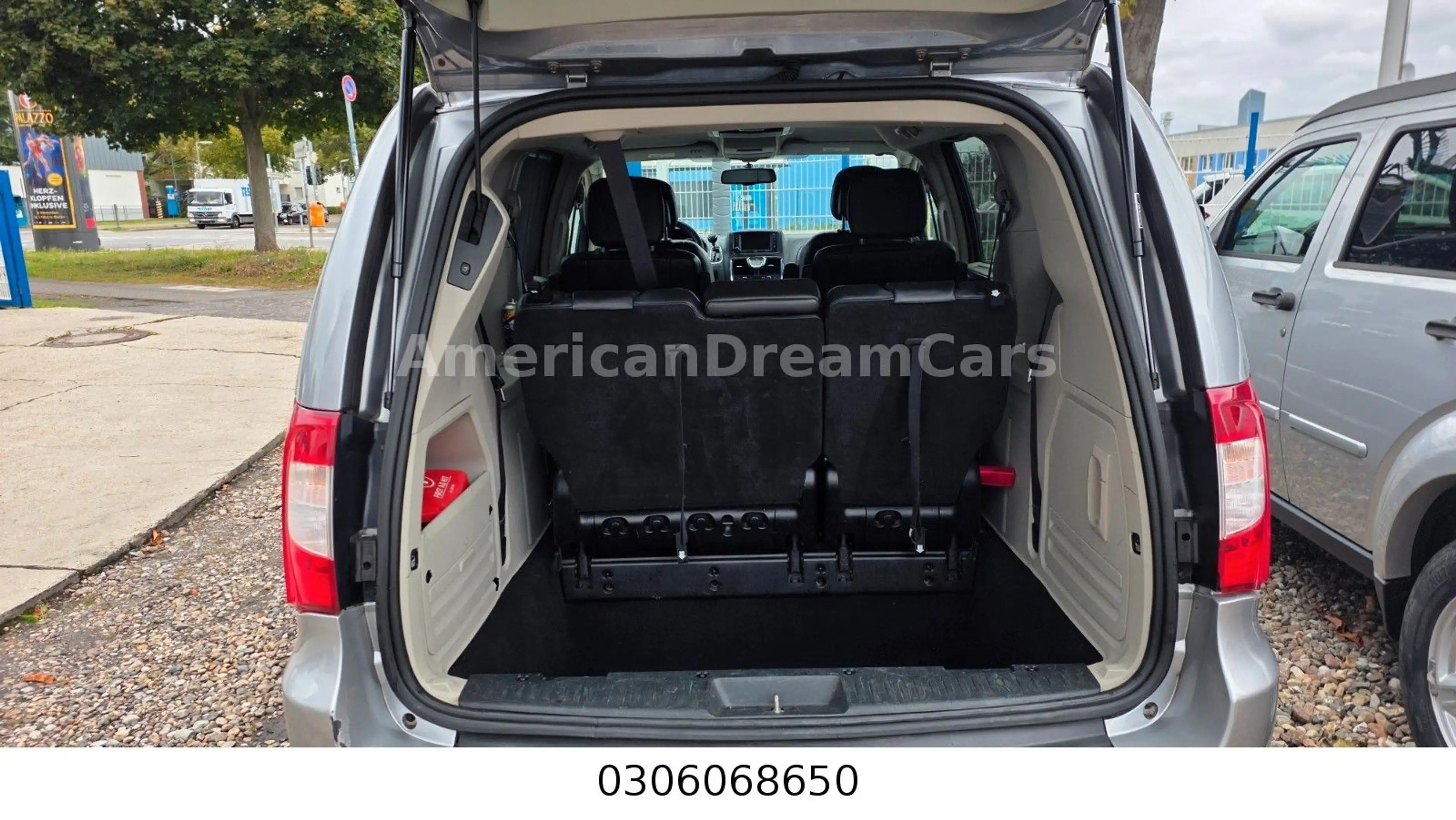 Chrysler Grand Voyager — photo 8