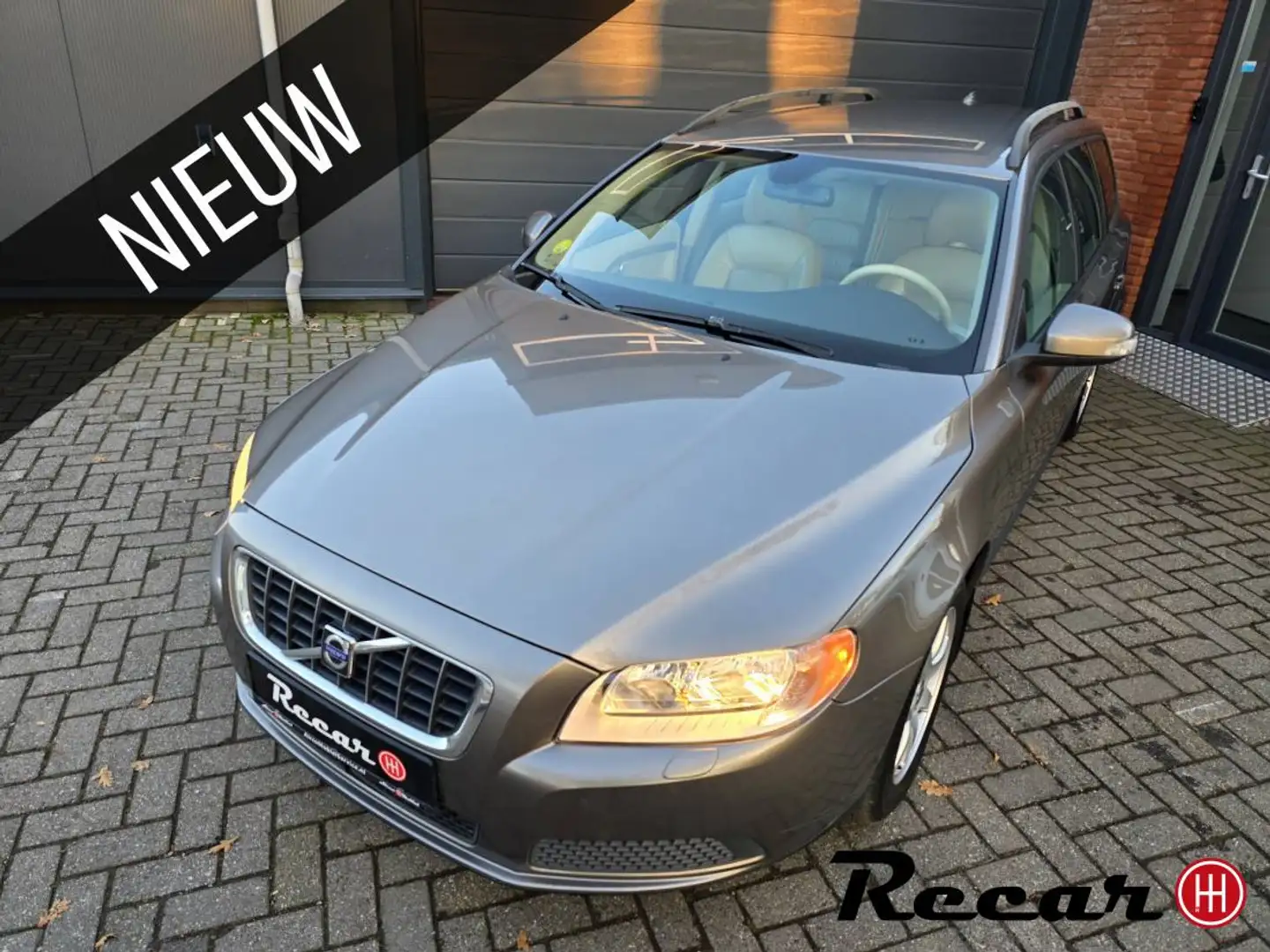 Volvo V70 2.5T/Turbo/Stoelverwarming/Leder/Clima Grau - 1
