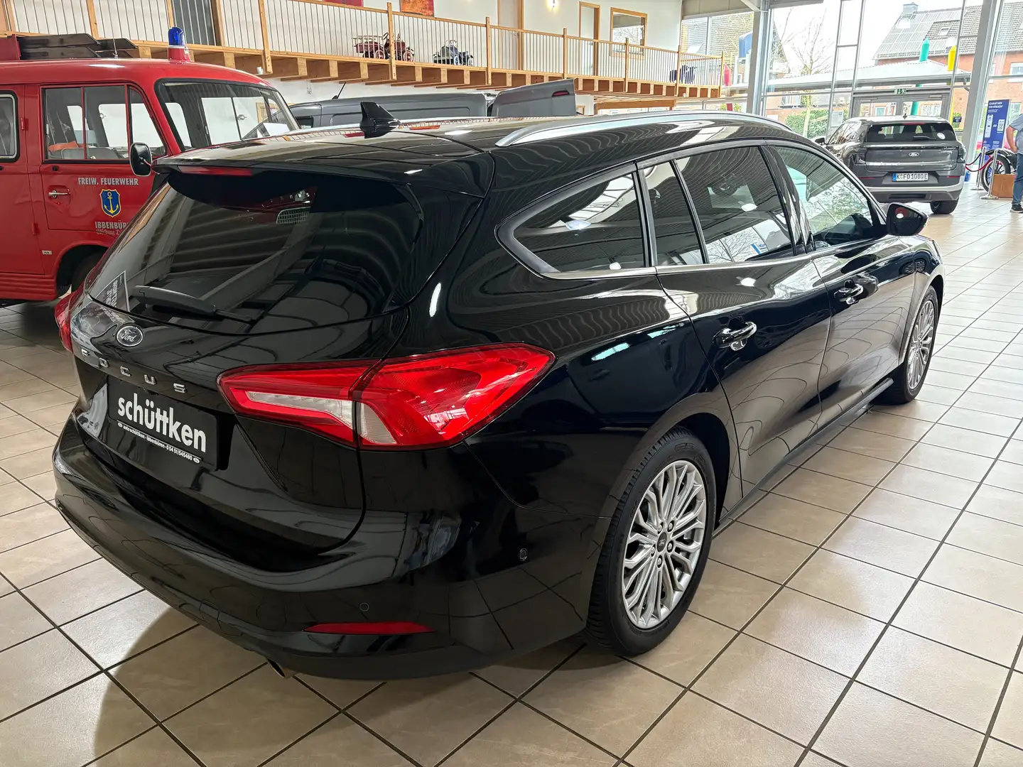 Ford Focus Turnier 1.0 EcoBoost Titanium B&O, LED, NAVI, 17" Negro - 2