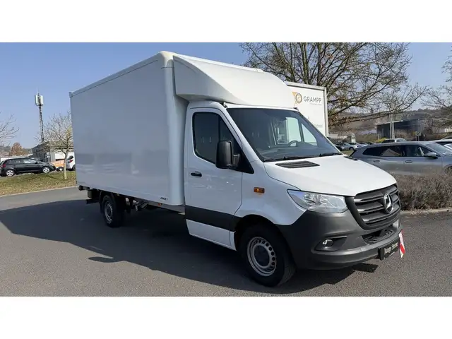Mercedes-Benz Sprinter view 3