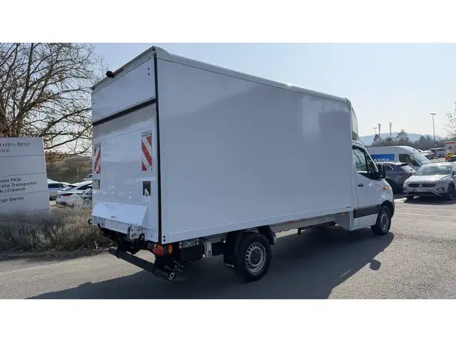 Mercedes-Benz Sprinter view 5