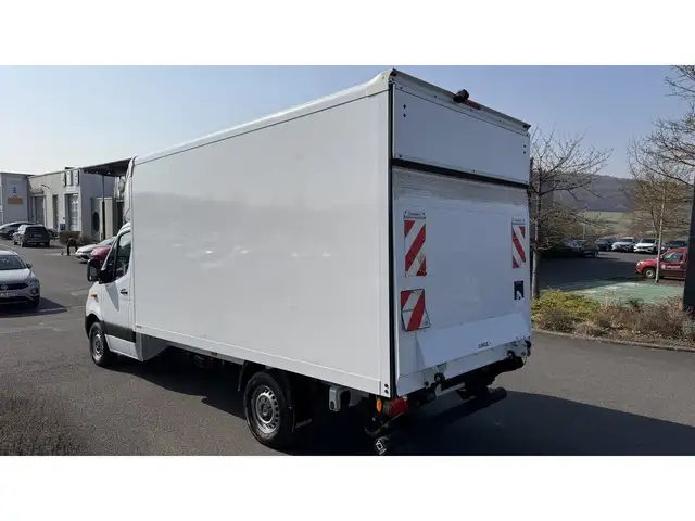 Mercedes-Benz Sprinter view 6