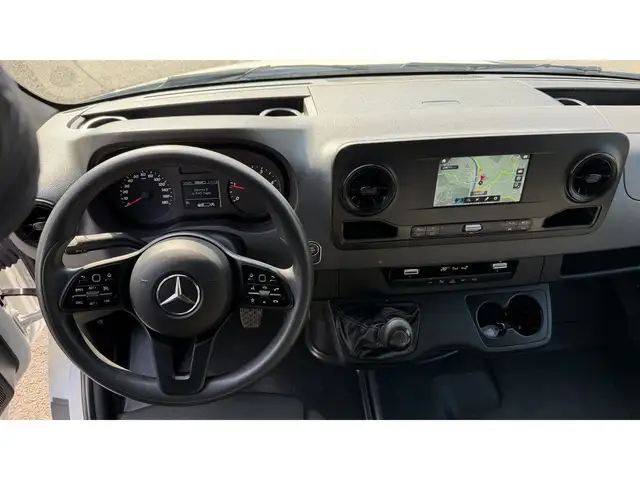 Mercedes-Benz Sprinter view 14