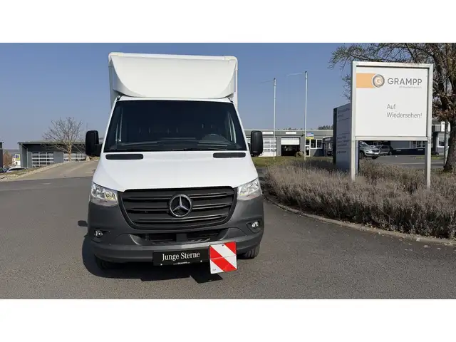 Mercedes-Benz Sprinter view 2
