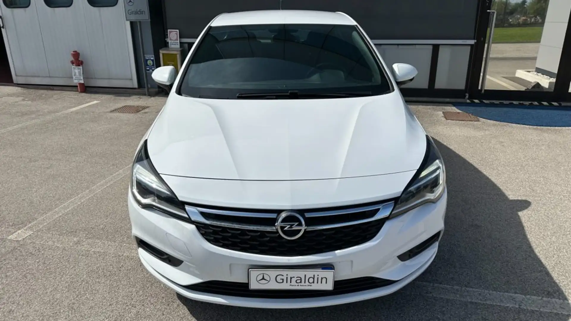 Opel Astra 1.6 CDTi 110CV Start&Stop 5 porte Business Bianco - 2
