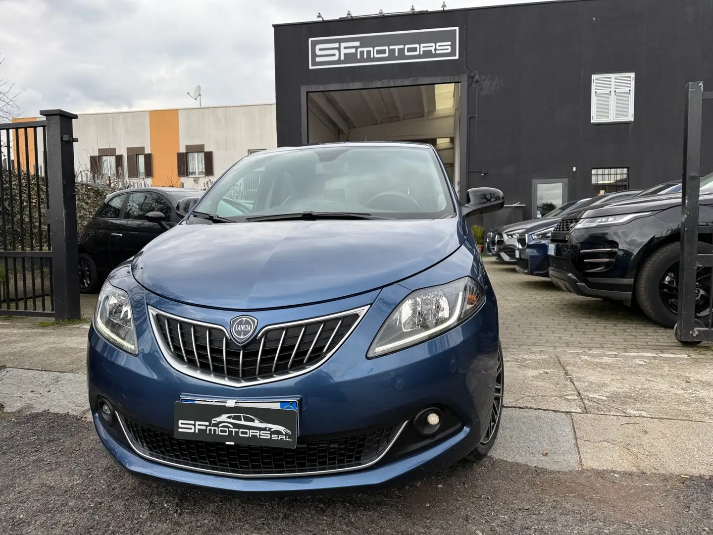 Lancia Ypsilon 1.0 FireFly 5 porte S&S Hybrid Ecochic Gold Bleu - 1
