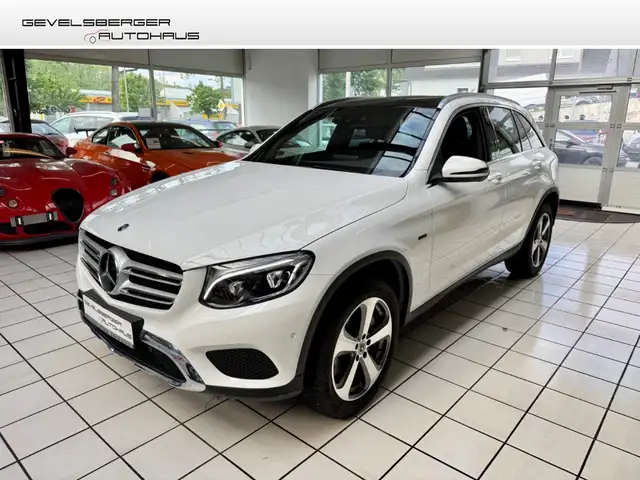 Mercedes-Benz GLC 350 e 4Matic 1.Hand+VFW AHK-klappbar El. Panodach Navi