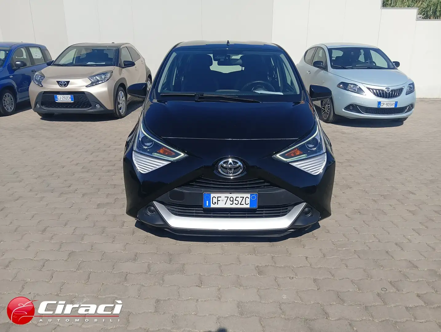 Toyota Aygo Connect 1.0 VVT-i 72 CV 5 porte x-play MMT Nero - 2